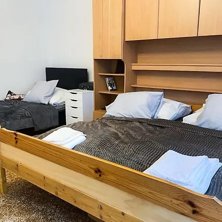 Cozy And Modern 2-bedroom * ברטיסלאבה